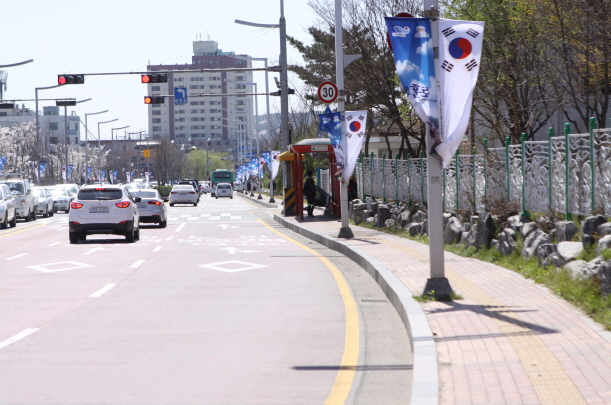 장안구&#44; 「보훈로」태극기 시범거리 조성